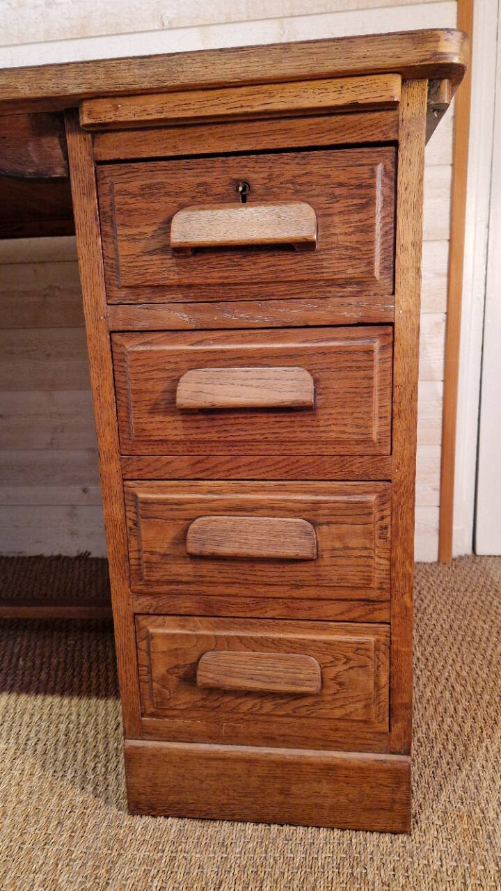 Vintage administration office