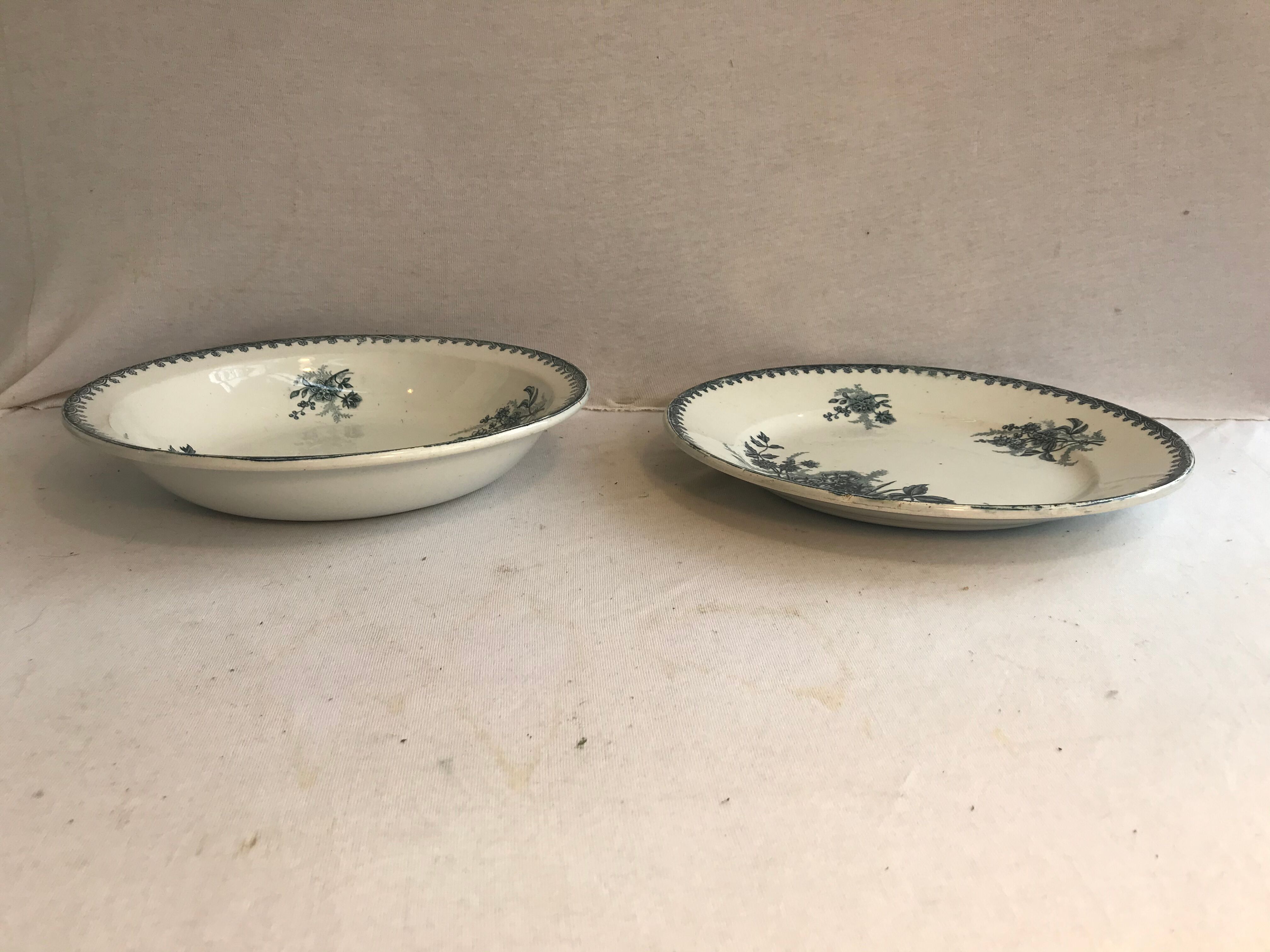 Pair ancient dishes Terre de fer