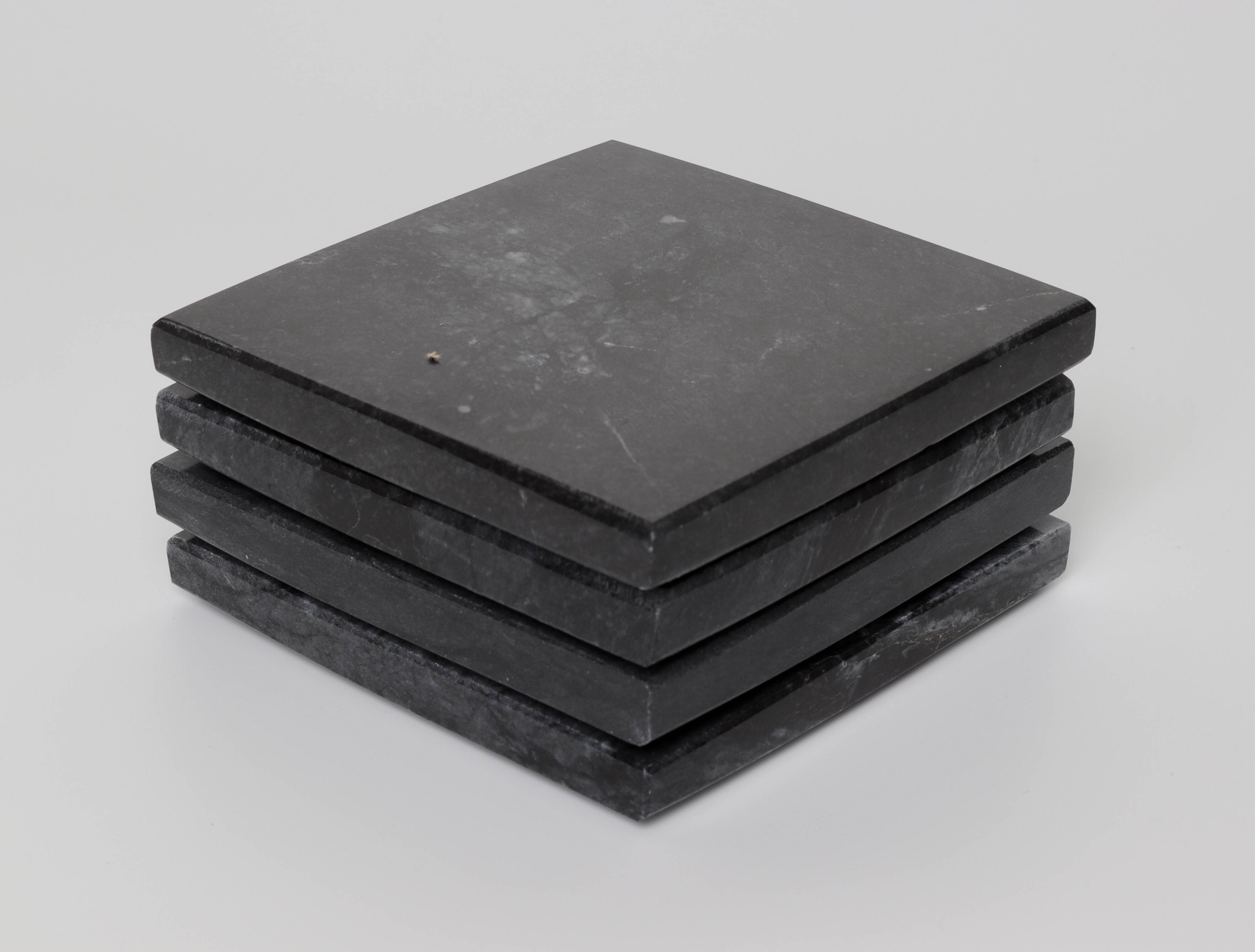 Madeji – Black square coasters in natural marble – set of 4