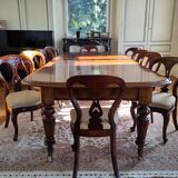 Superb Victorian mahogany extending table with 12 chairs – Late 19th century