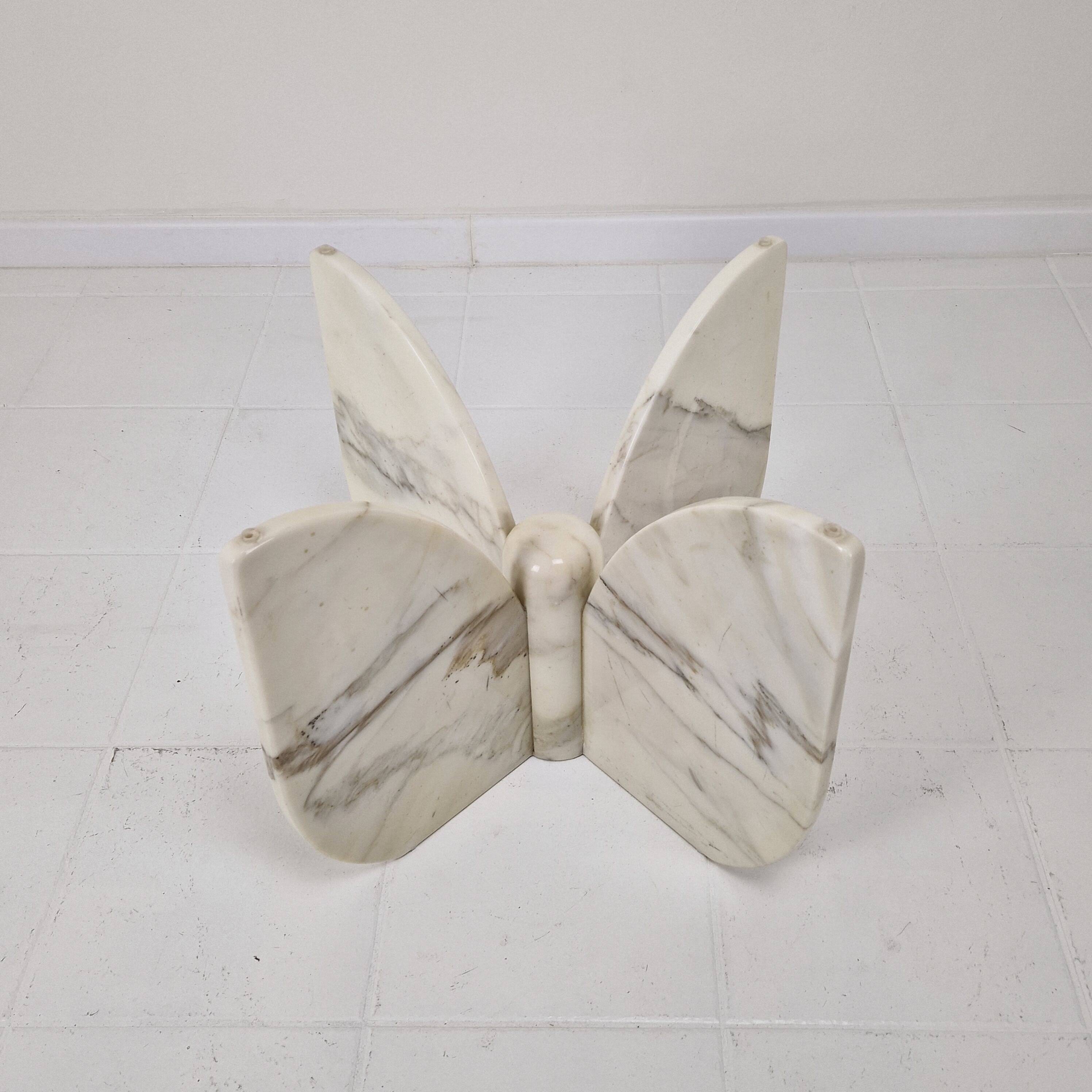 Italian "Flower" Coffee Table in Marble With Facet Cut Oval Plate, 1970s