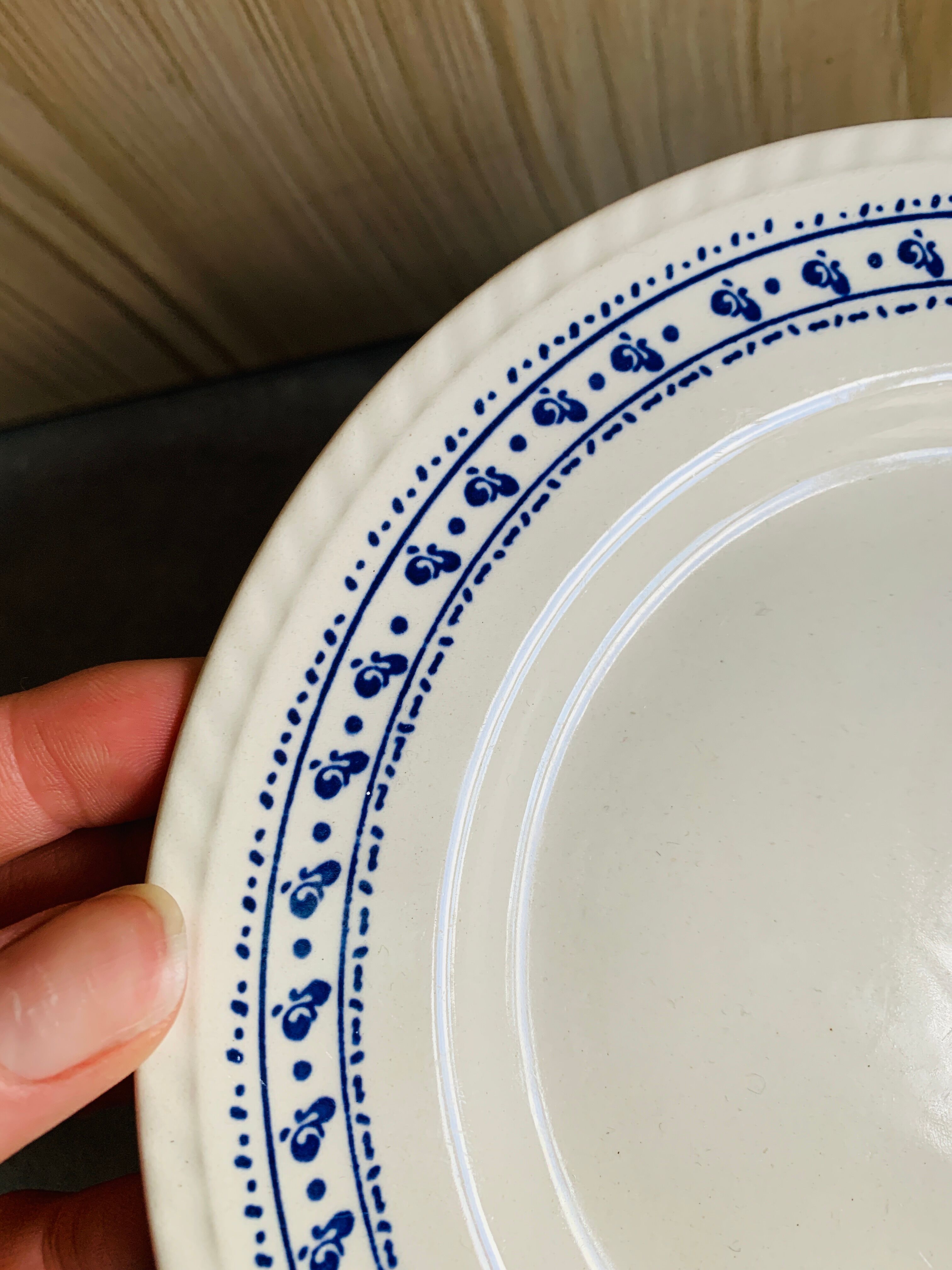 Assiettes blanche vintage à décor bleu