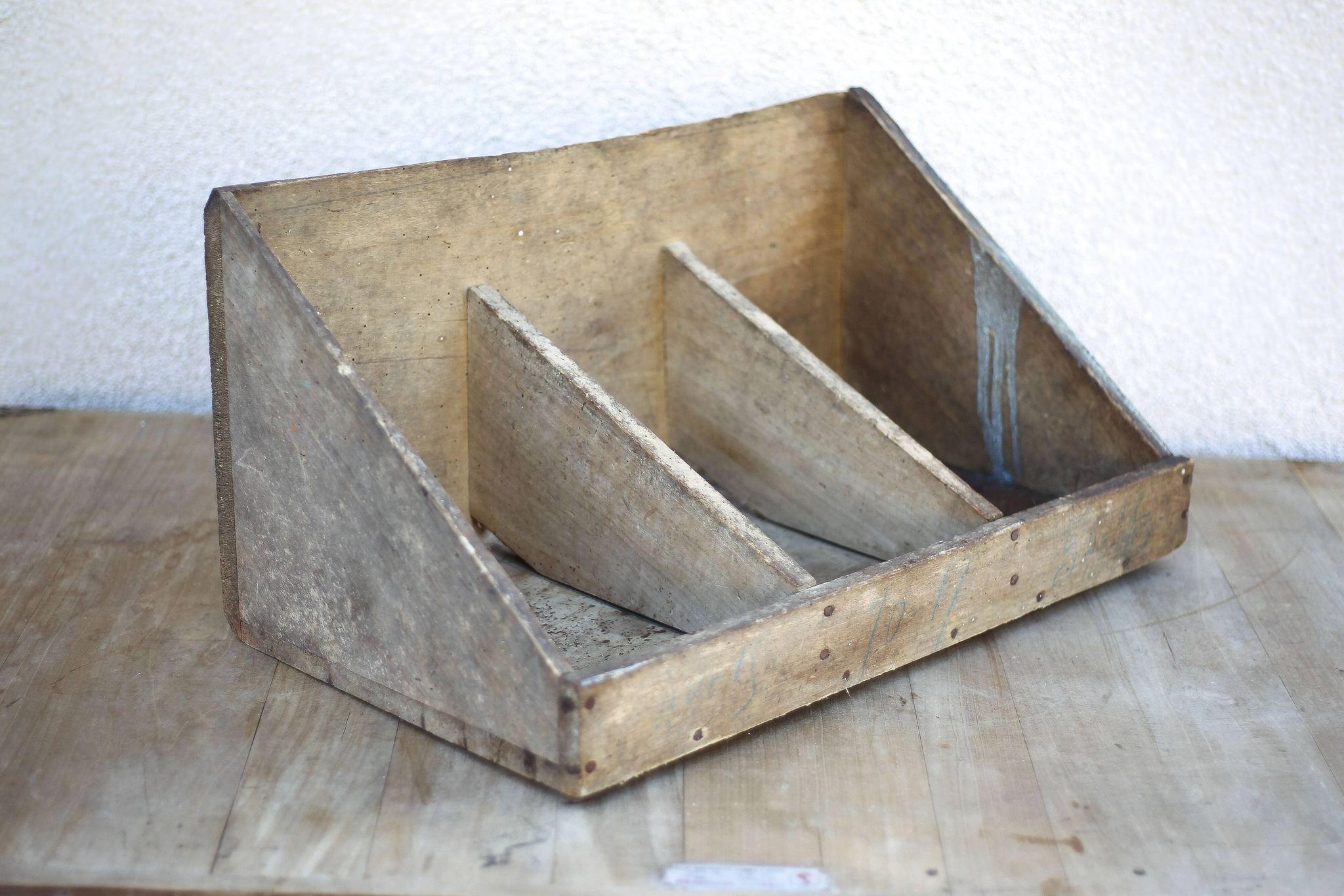 Bac rangement bois, meuble de rangement vintage, rangement outil