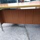 Grand Bureau design 1970 with return. light wood and chrome pietement