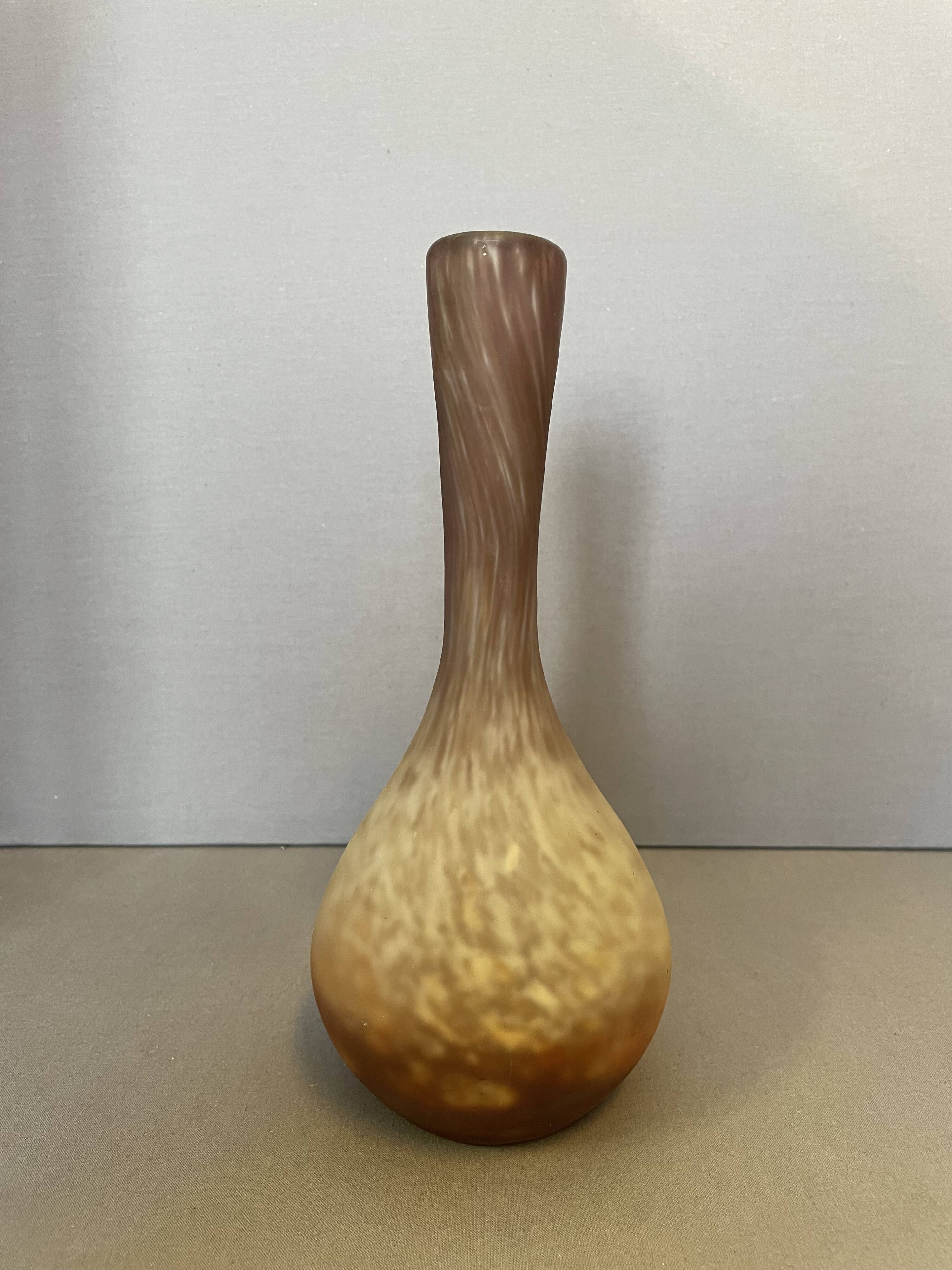 Muller Frères single-flower vase