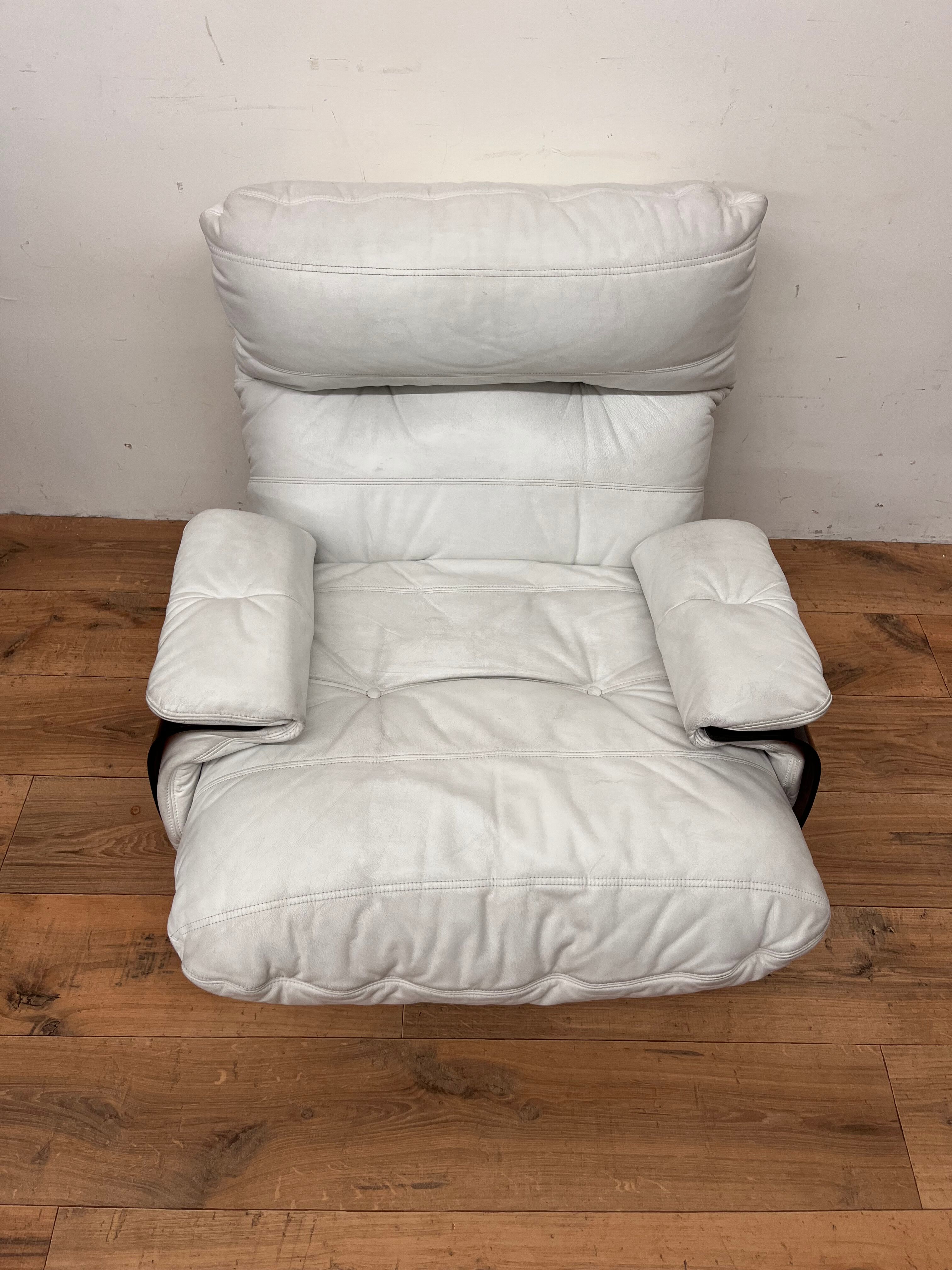 Armchair and ottoman Marsala in white leather by Michel Ducaroy for Ligne Roset
