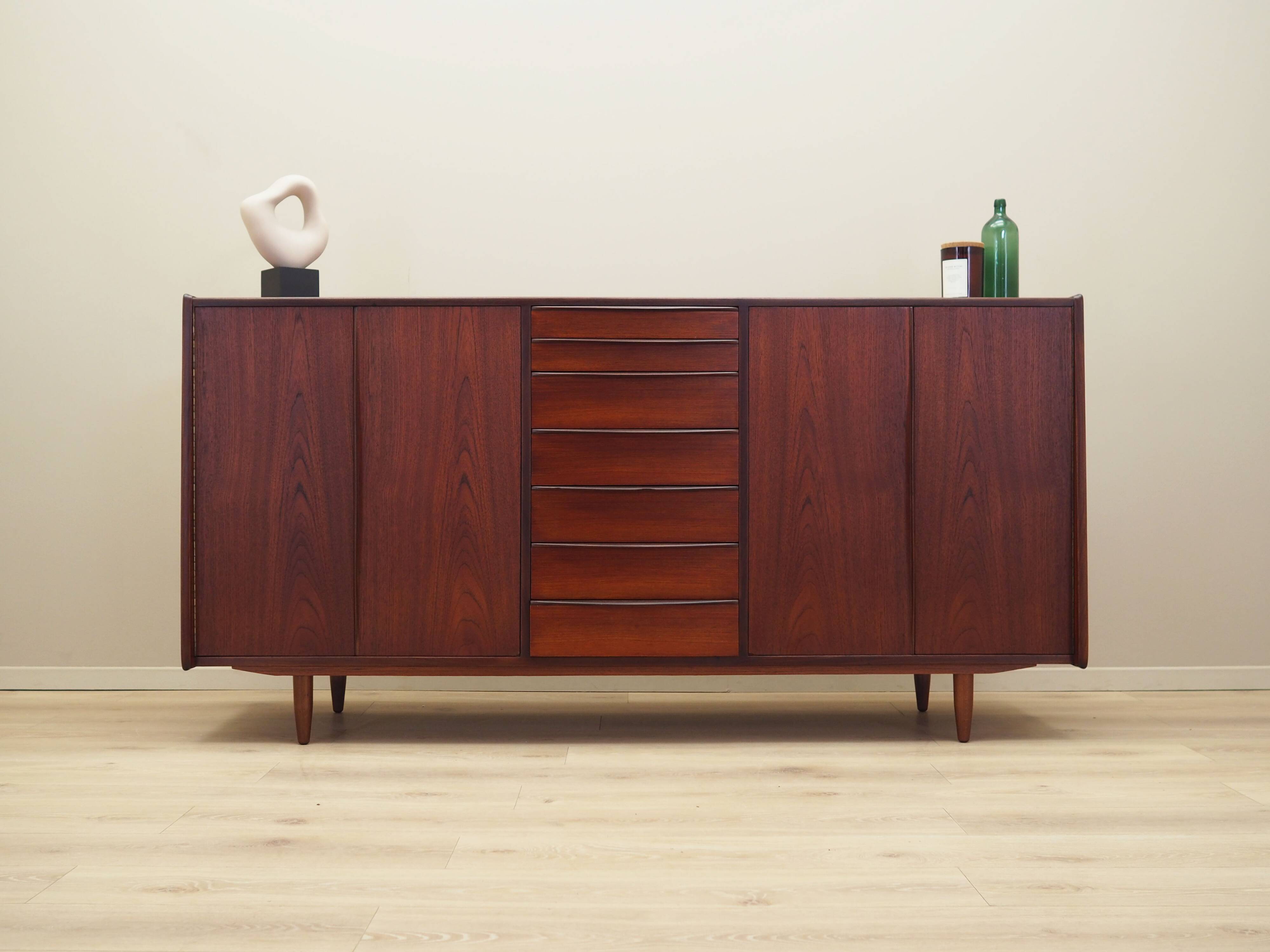 Buffet en teck, design danois, années 1970, production : Danemark