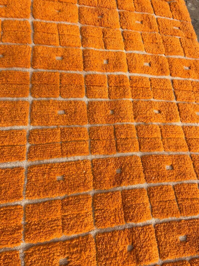 Beni Ouraine rug in natural wool, orange, size 150/250 cm.