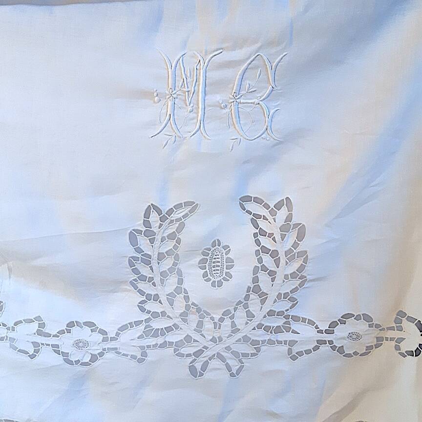 large sheet 2m25 x 3m, 19th-century Richelieu embroidery, monogrammed MG