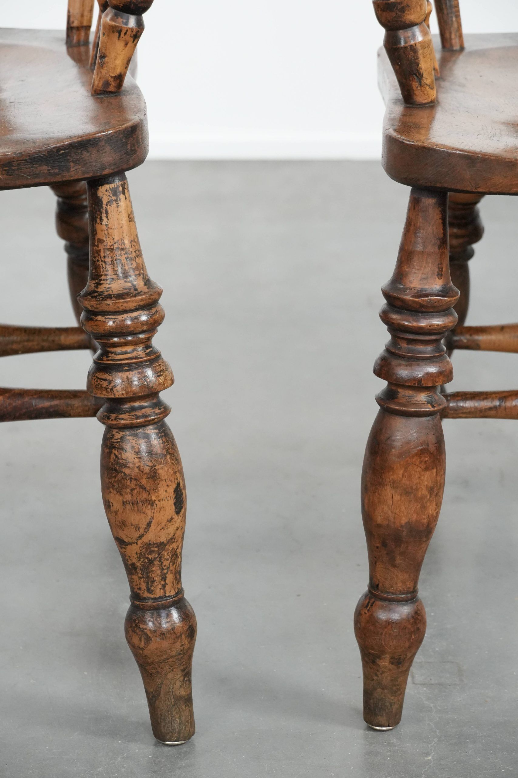 Set of 2 antique English captain's chairs/desk chairs from the 19th century