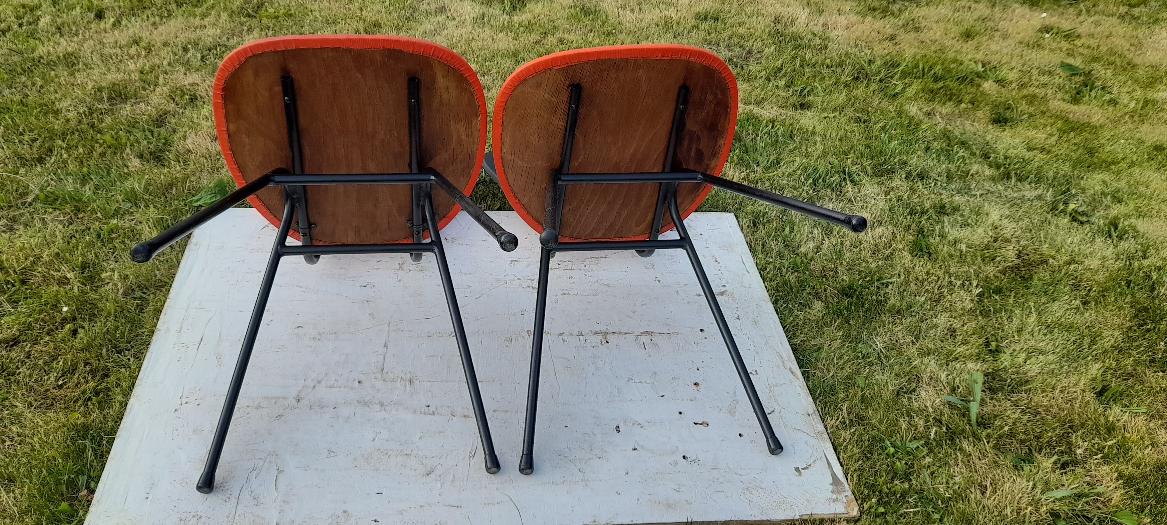 2 ant chairs in black and red skaï feet in black metal