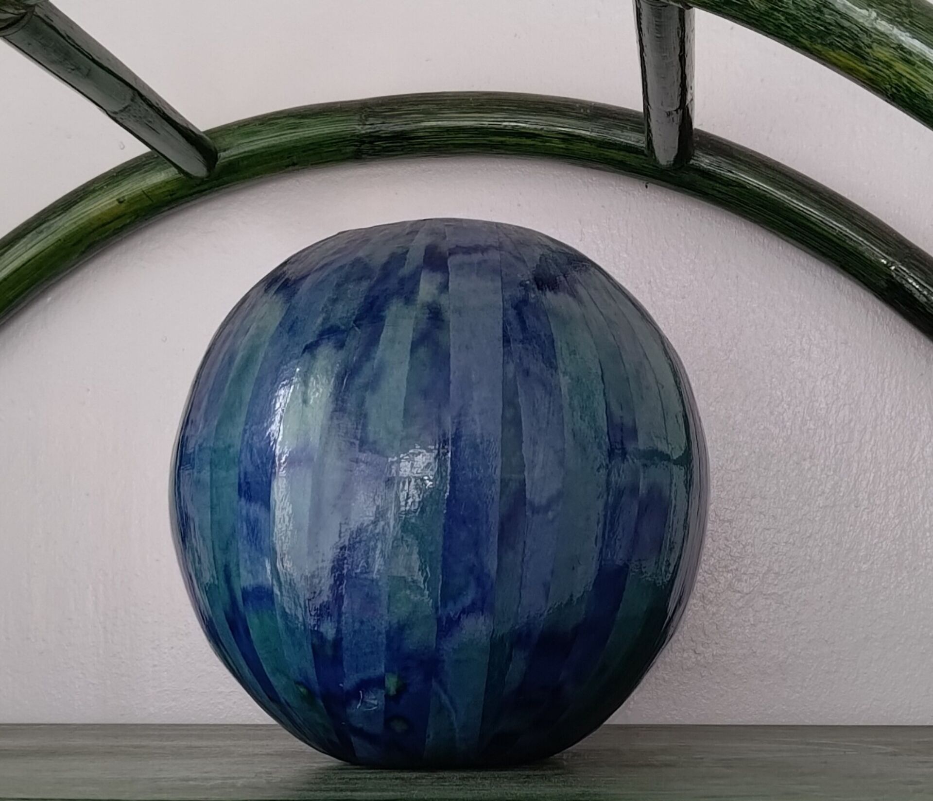 Vase boule carton bouilli