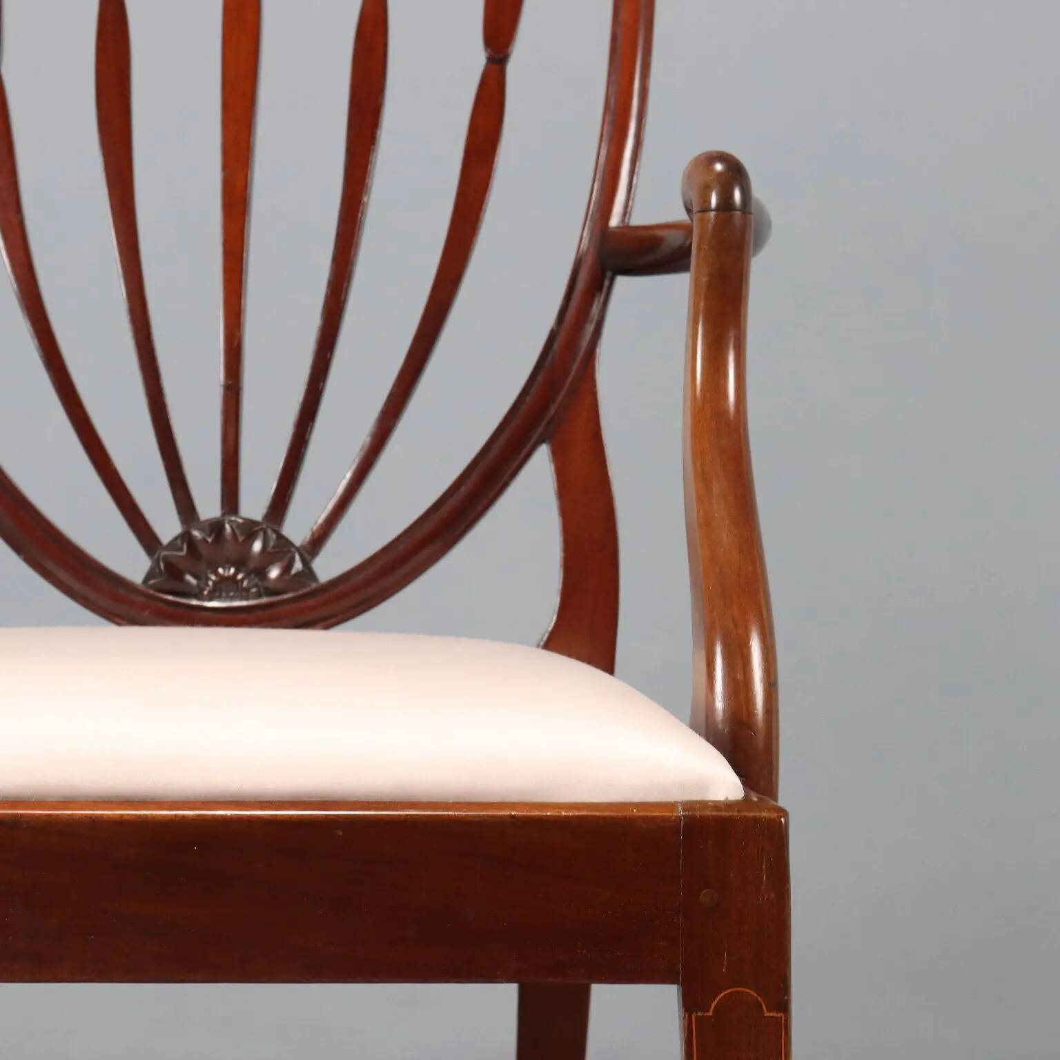 Fauteuil ancien style Regency en acajou et tissu, Angleterre, XIXe siècle
