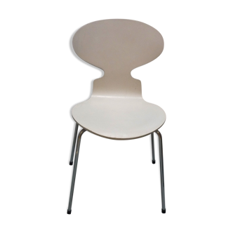 Arne Jacobsen pour Fritz Hansen Chaine  « Fourmi 3100 »  circa 1989