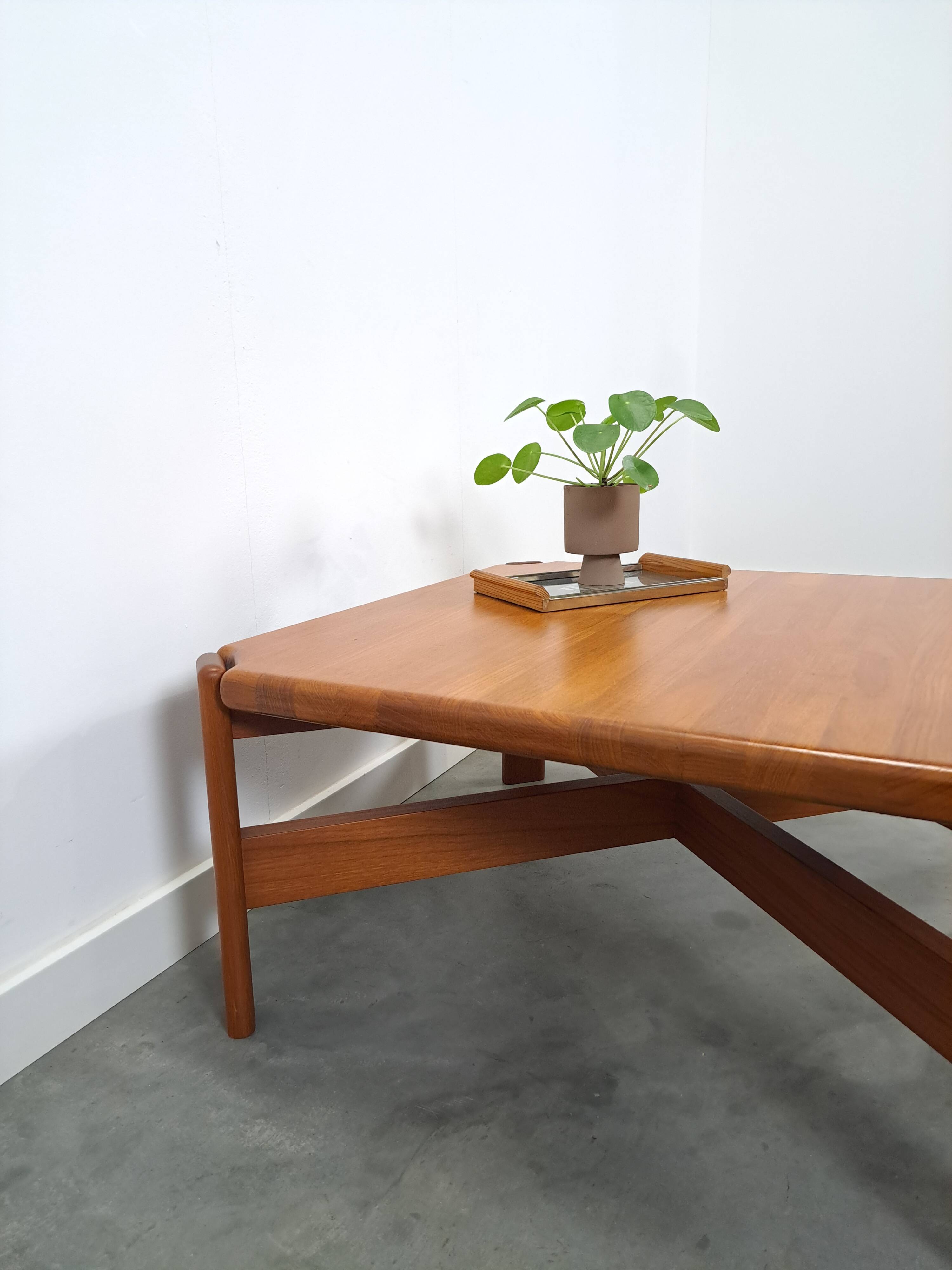Table de salon en teck pour Denemarken, table