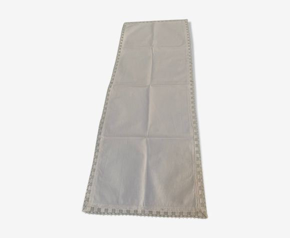 Chemin de table avec dentelle