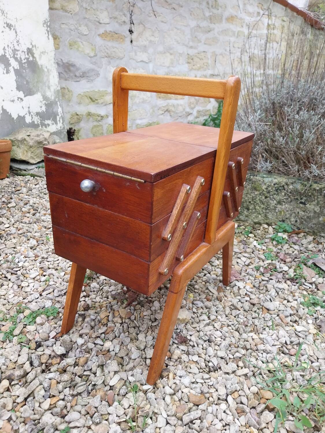 Compass feet sewing box