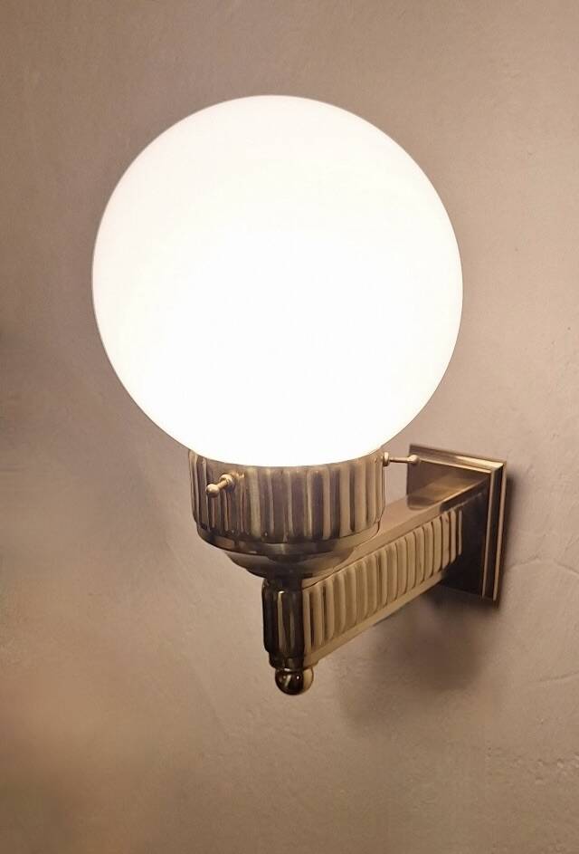 Applique en laiton et en verre Astoria par Josef Hoffmann