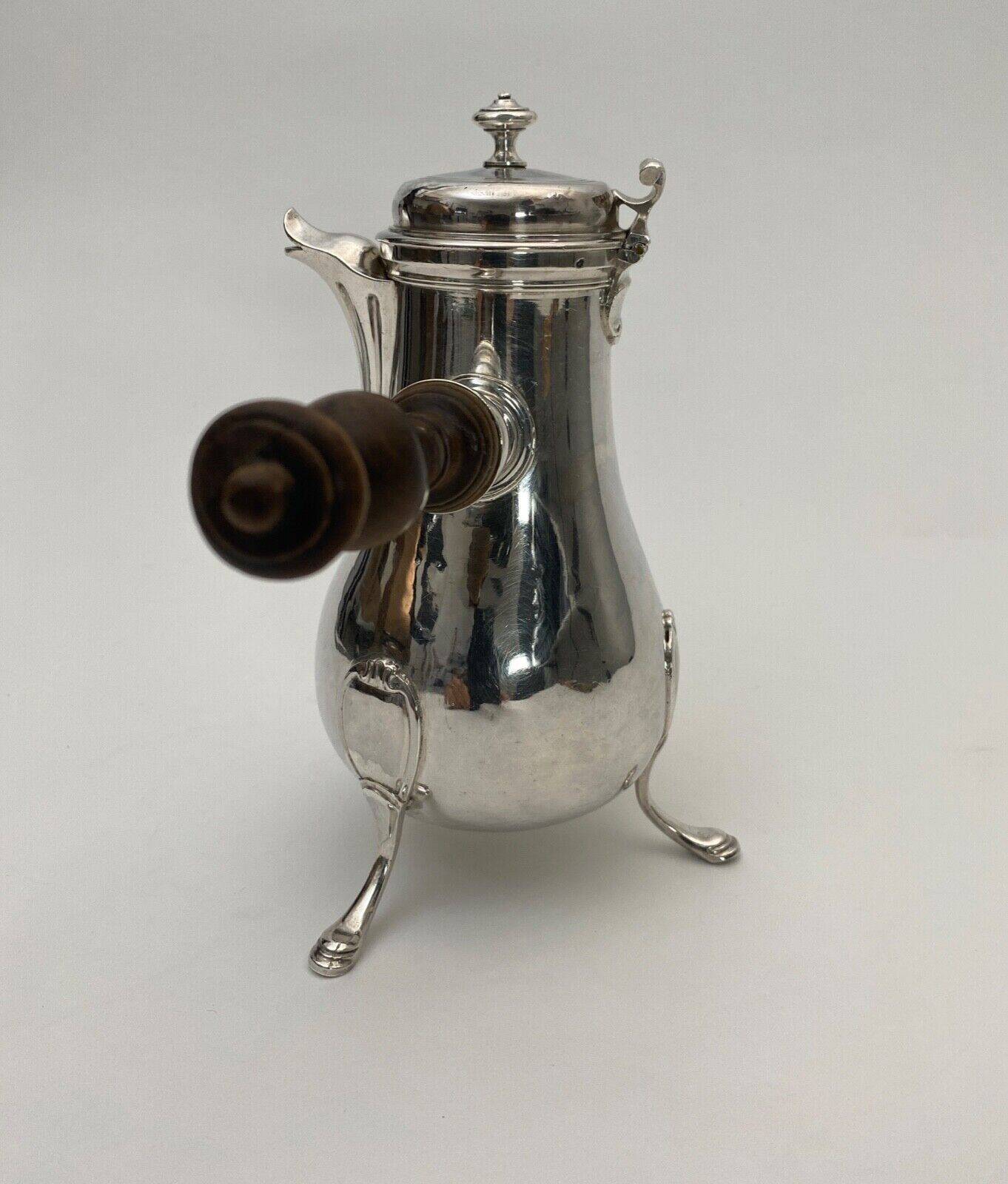Tripod chocolate jug in silver from the 18th century Farmers General 378 grams