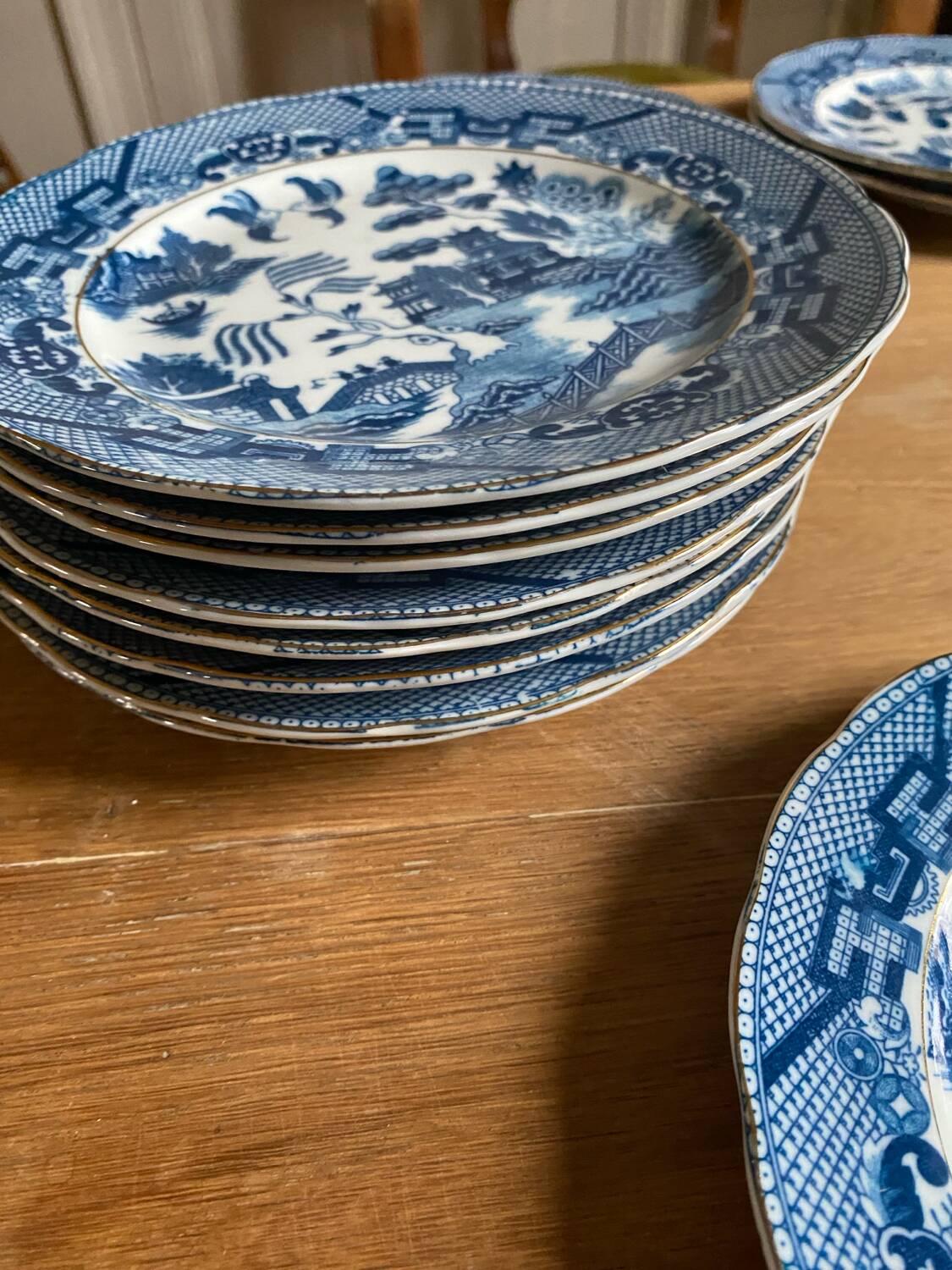 Blue Willow dessert plate service