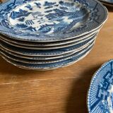 Blue Willow dessert plate service
