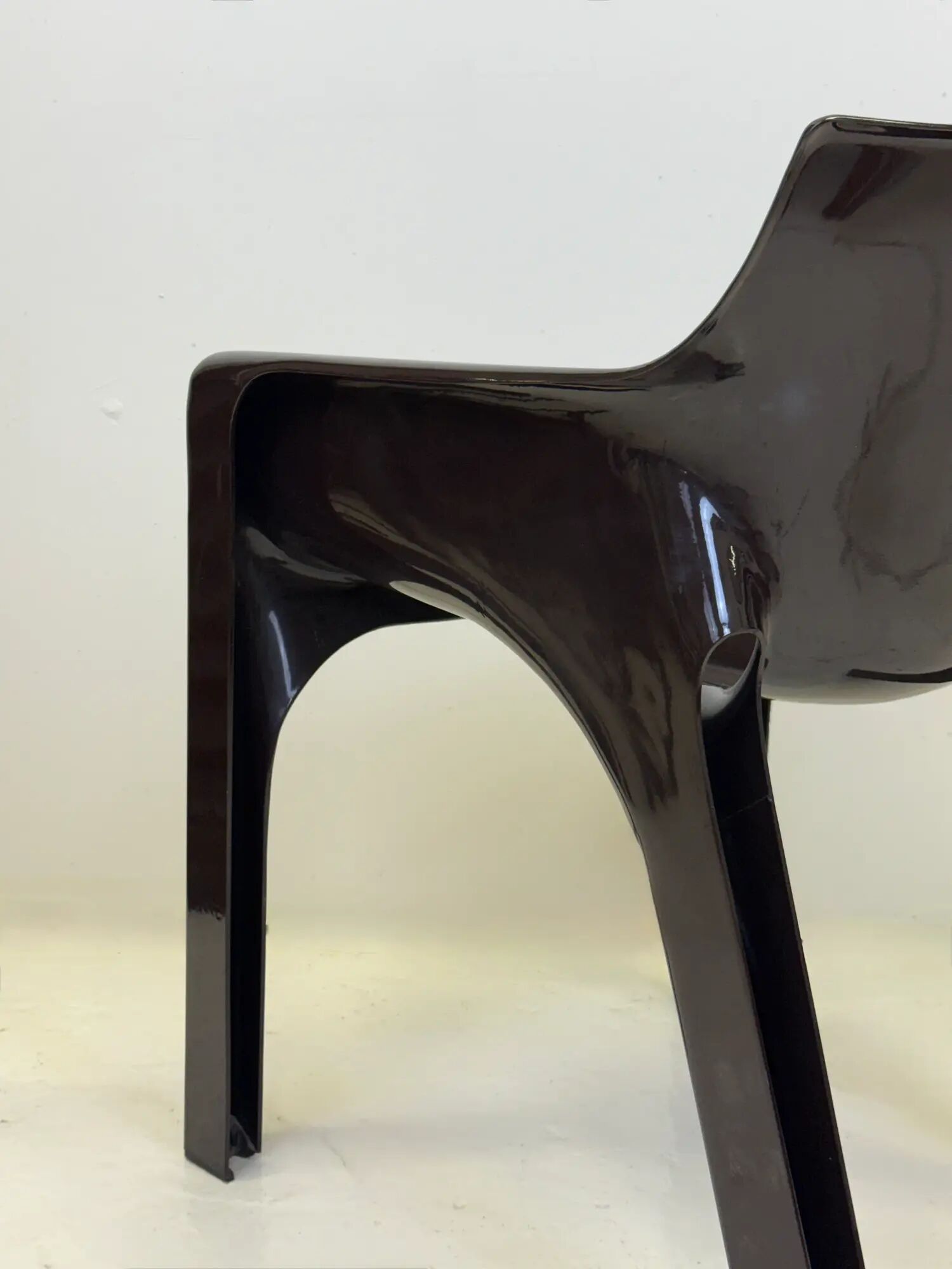"Gaudì" Armchair Chocolate – Magistretti for Artemide, Italy, 1970
