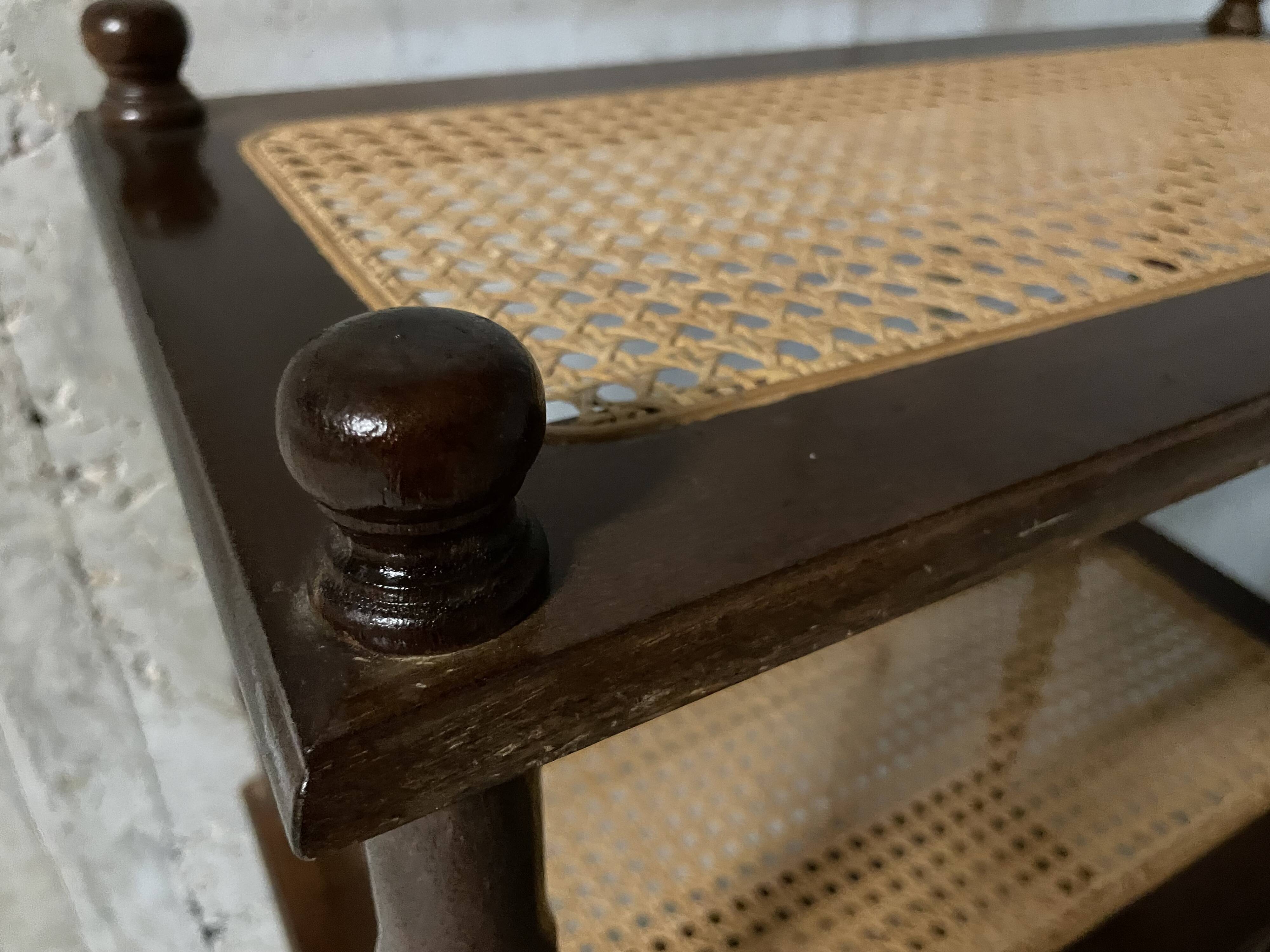 Etagère cannée
