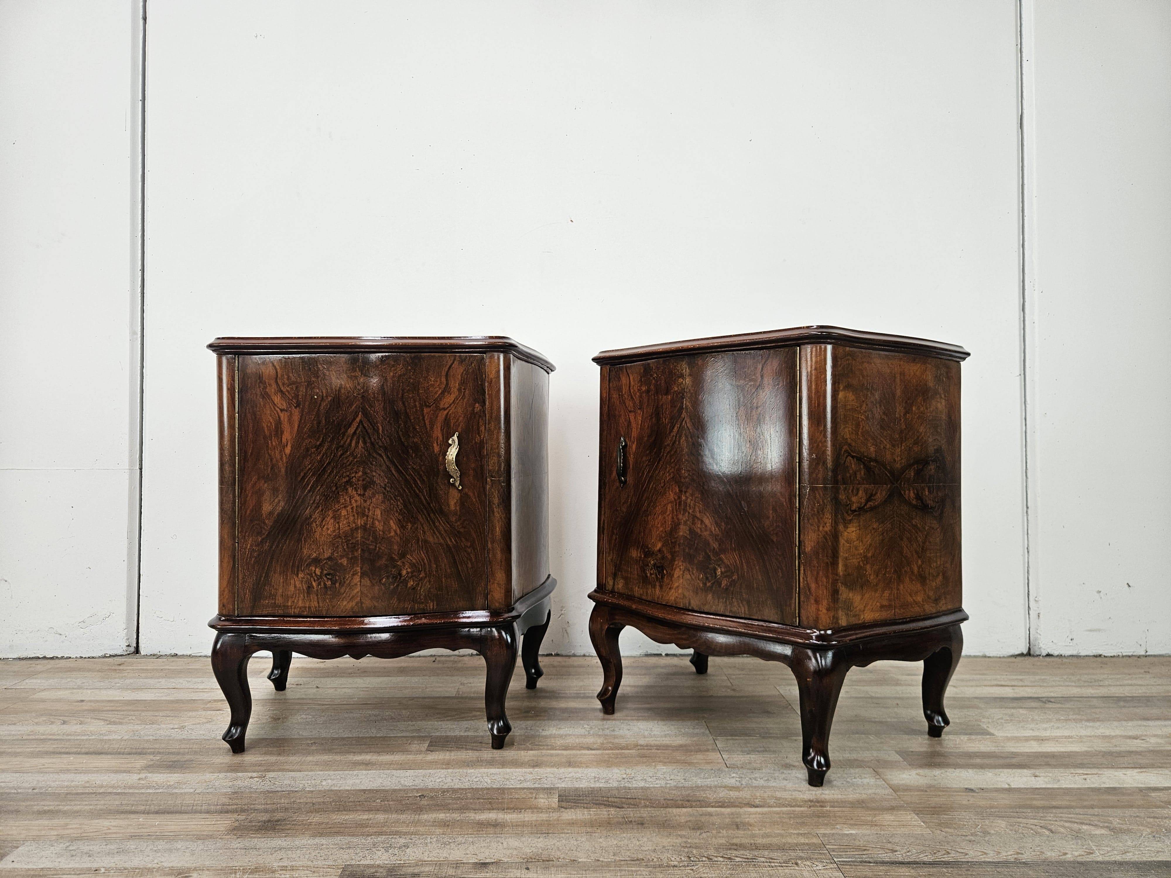 Pair of 1940s Chippendale bedside tables in walnut burl