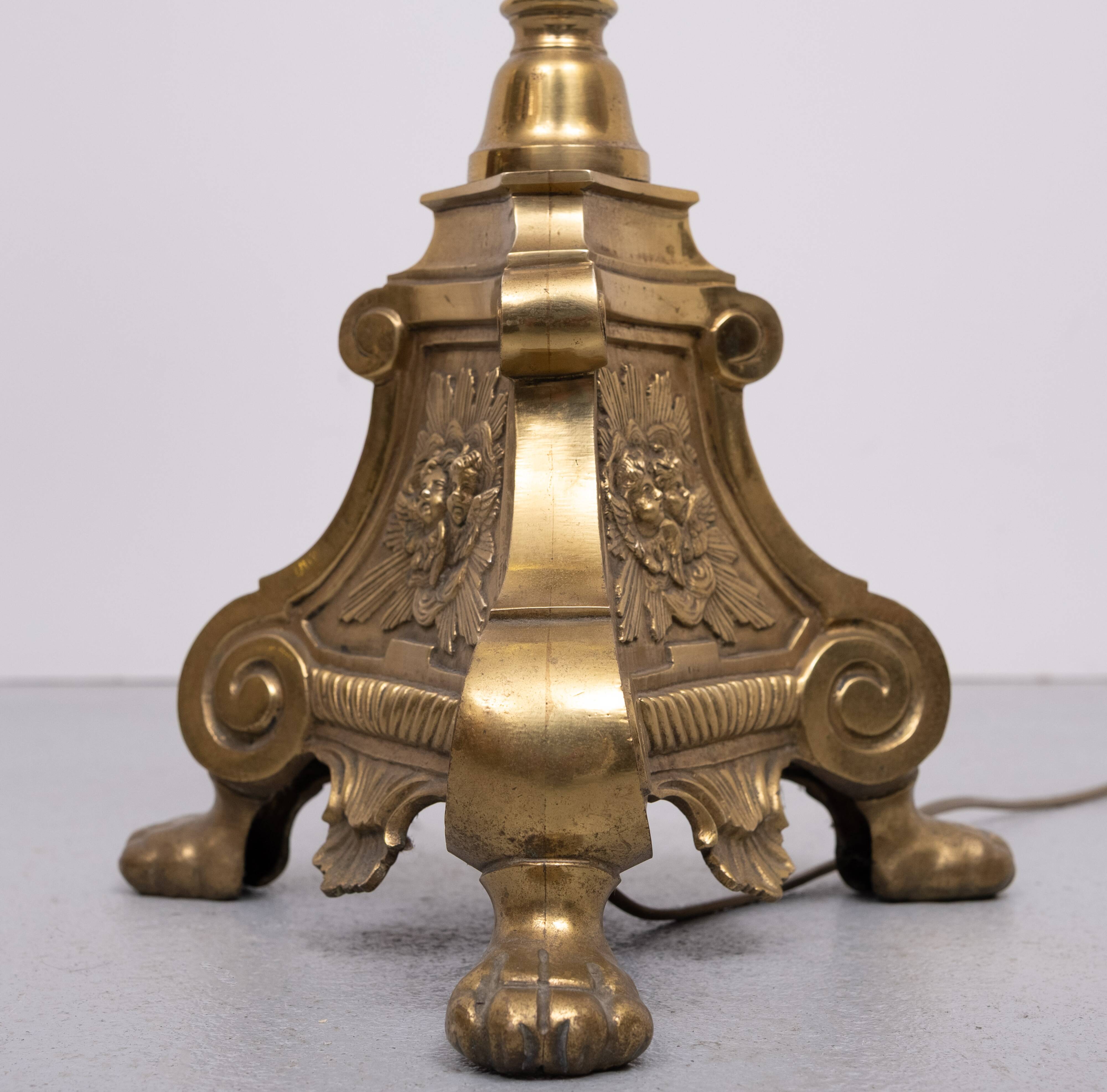 Grands chandeliers d'autel en laiton hollandais du XVIIIe siècle. Lampadaires.