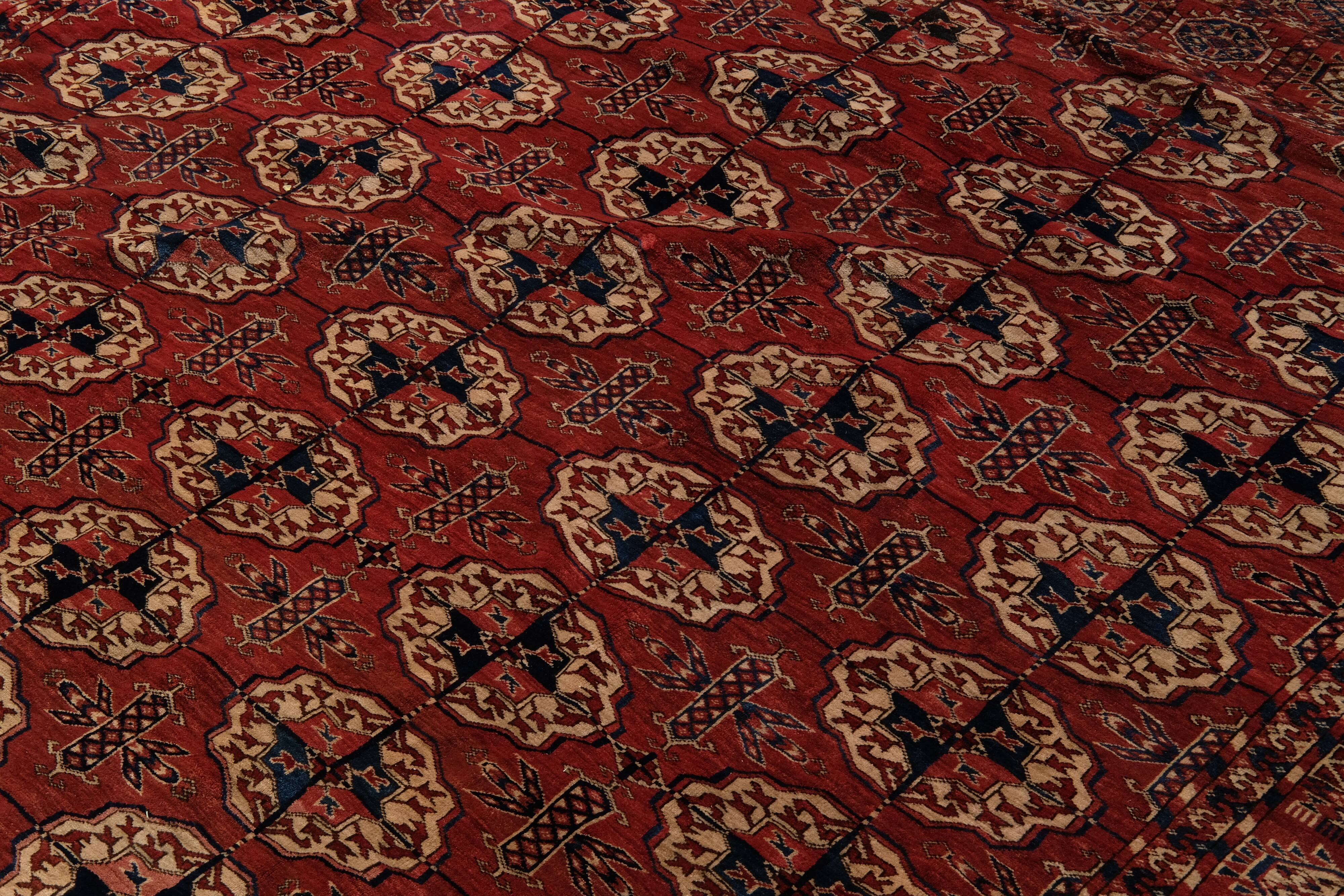 Antique "Bukhara" Carpet, Turkmenistan circa 1900's