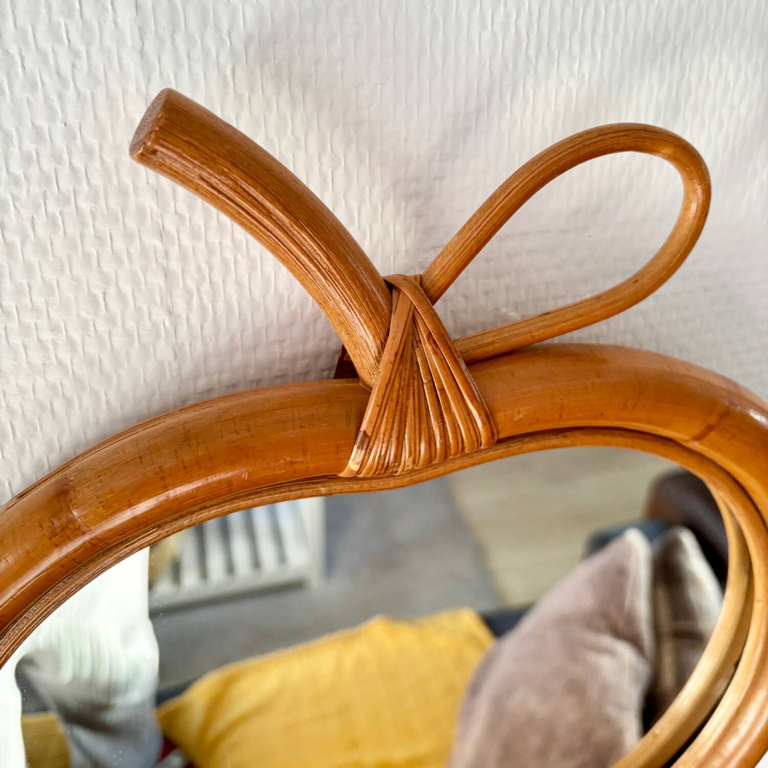 Rattan apple mirror