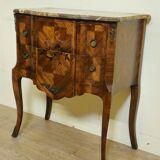 Louis XV style commode with a projection in marquetry.