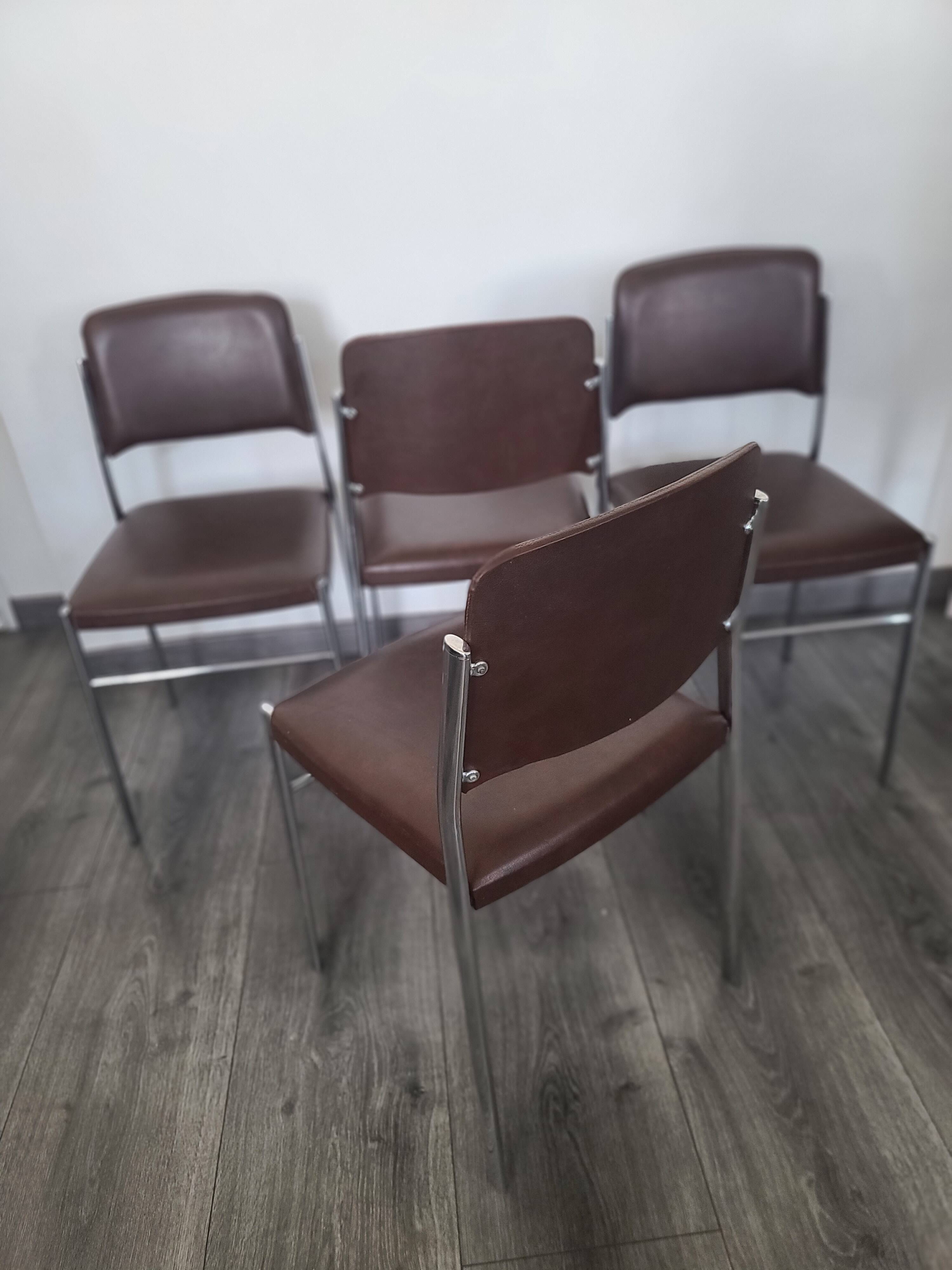Lot de 4 chaises fauteuil en skaï marron année 1970