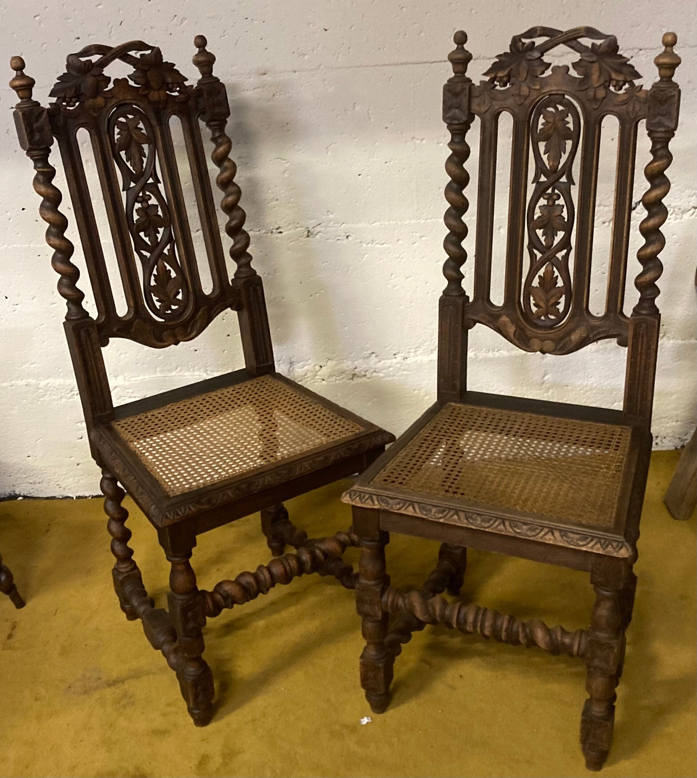 Duo de chaises bois sculpté