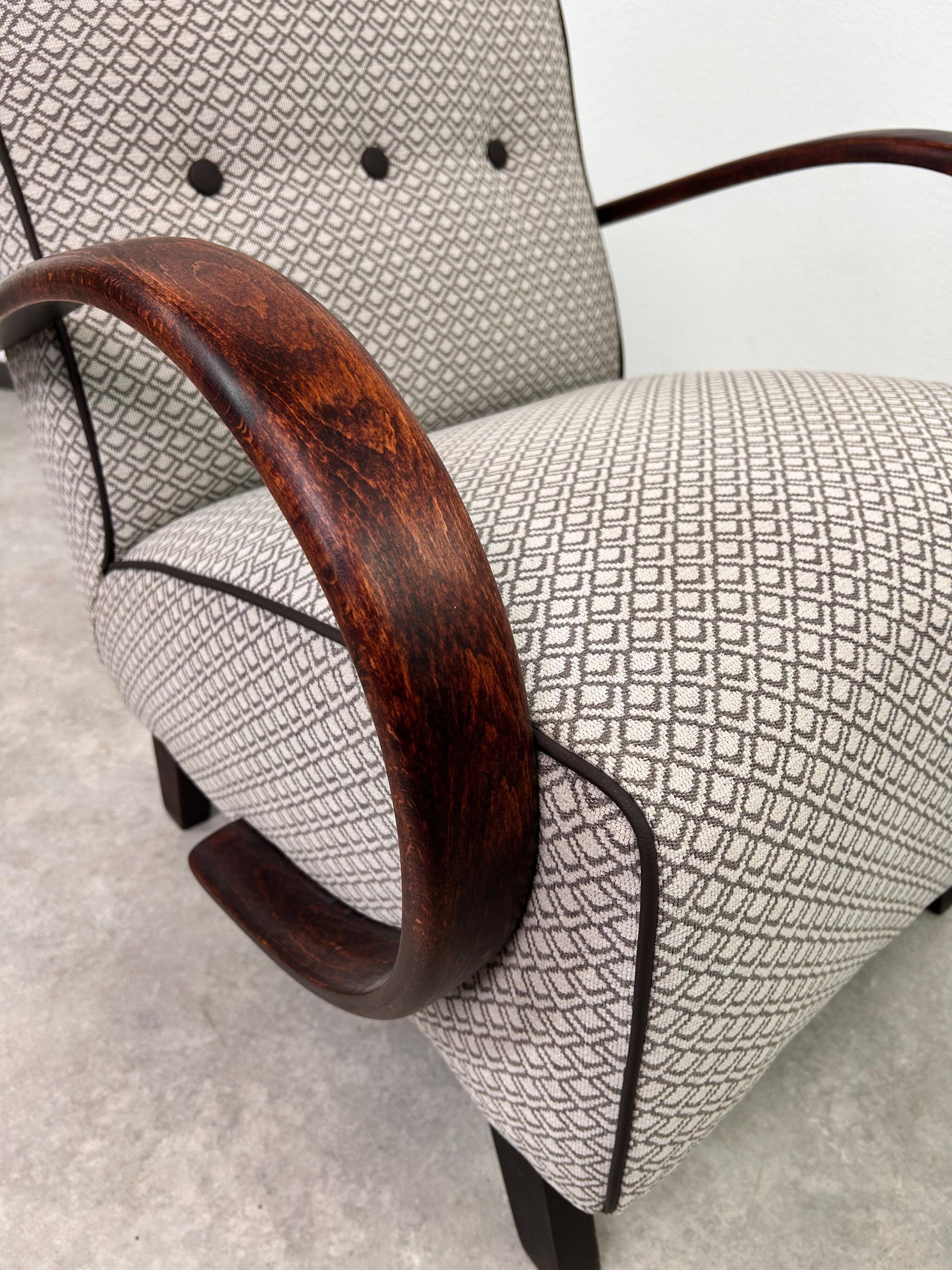 Art Deco armchair by Jindřich Halabala for UP Závody