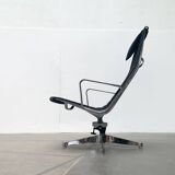 Set of aluminium chairs EA 124 Mid-Century by Charles & Ray Eames for Herman Miller, 1960s.