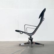 Set of aluminium chairs EA 124 Mid-Century by Charles & Ray Eames for Herman Miller, 1960s.