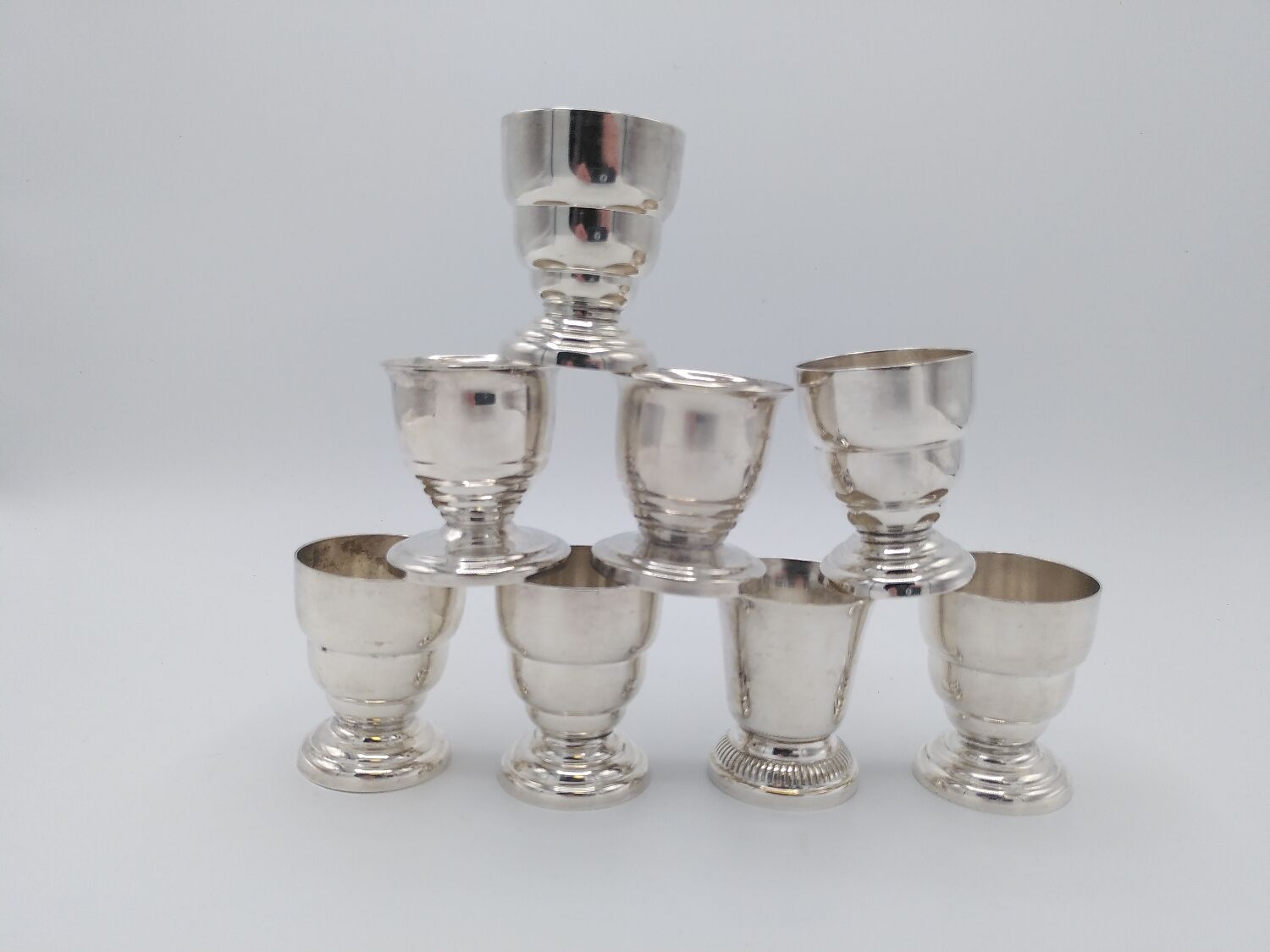8 art deco eggcups in silver metal