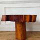 Table basse brutaliste en bois massif