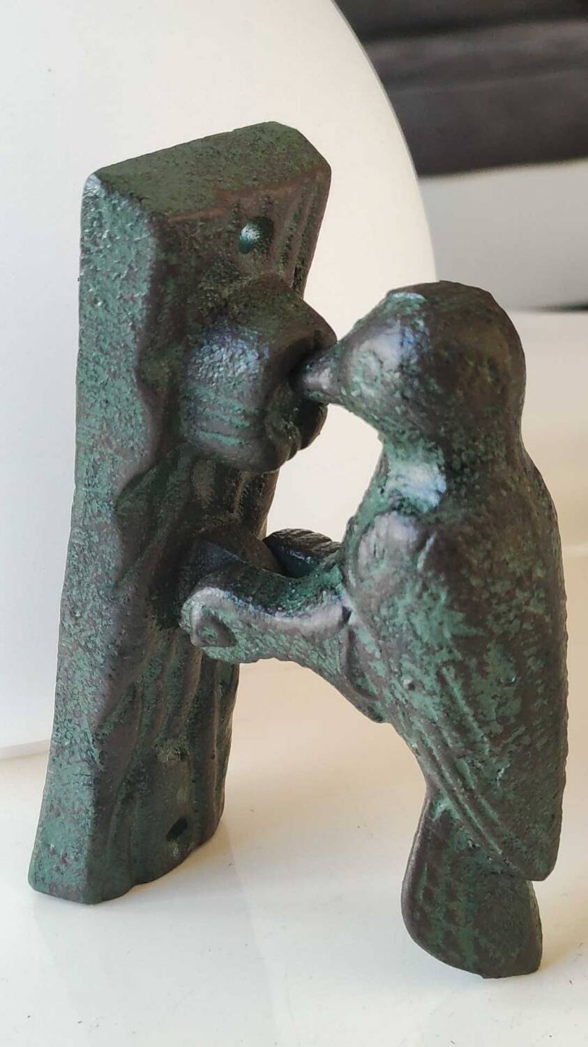 Door knocker/hammer in Green Pic shape, in cracked effect cast iron with green patina