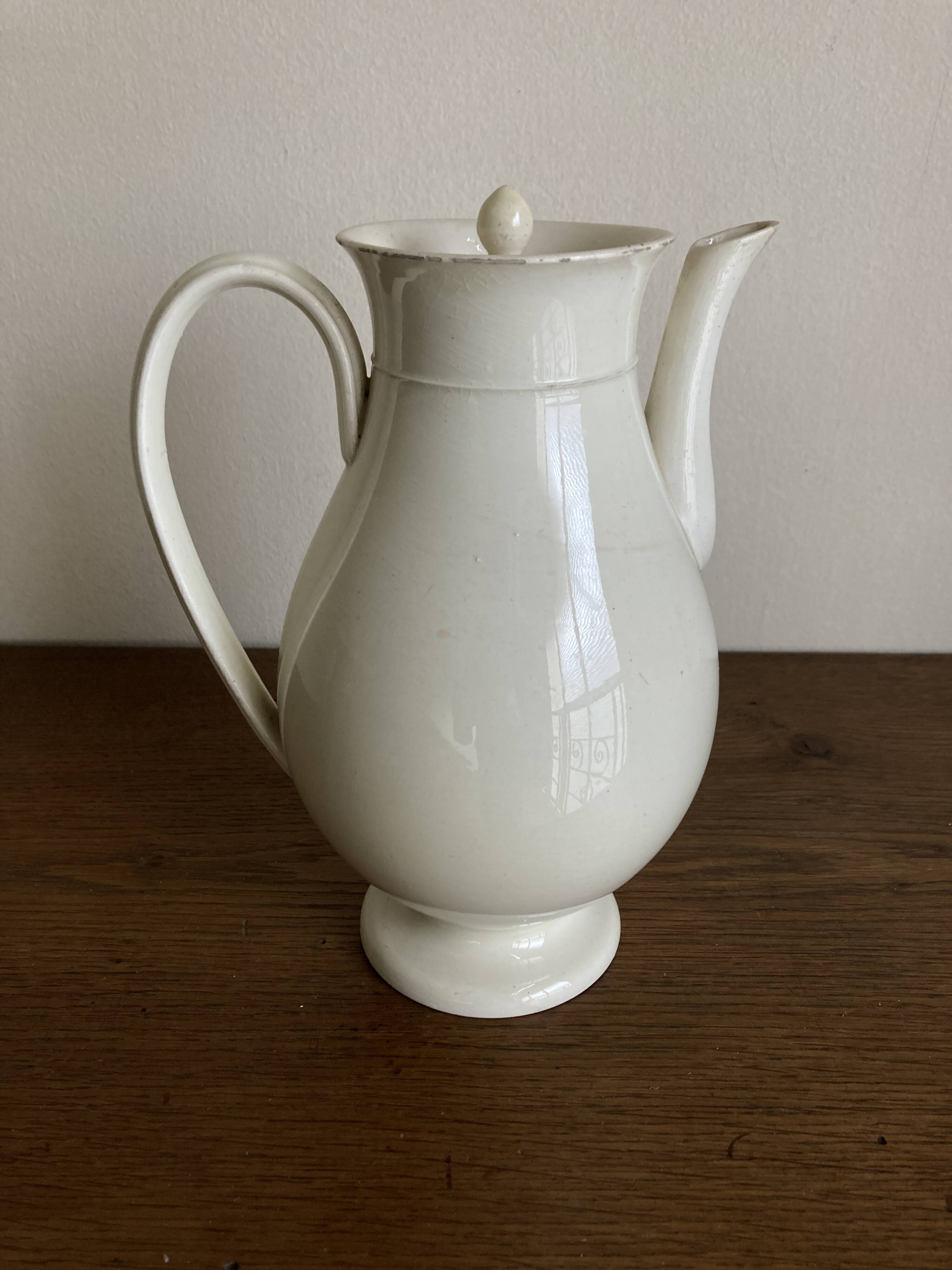 Creil and Montereau neo-classical Directoire coffee pot in fine earthenware circa 1800