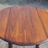 Round table in pine , with flaps