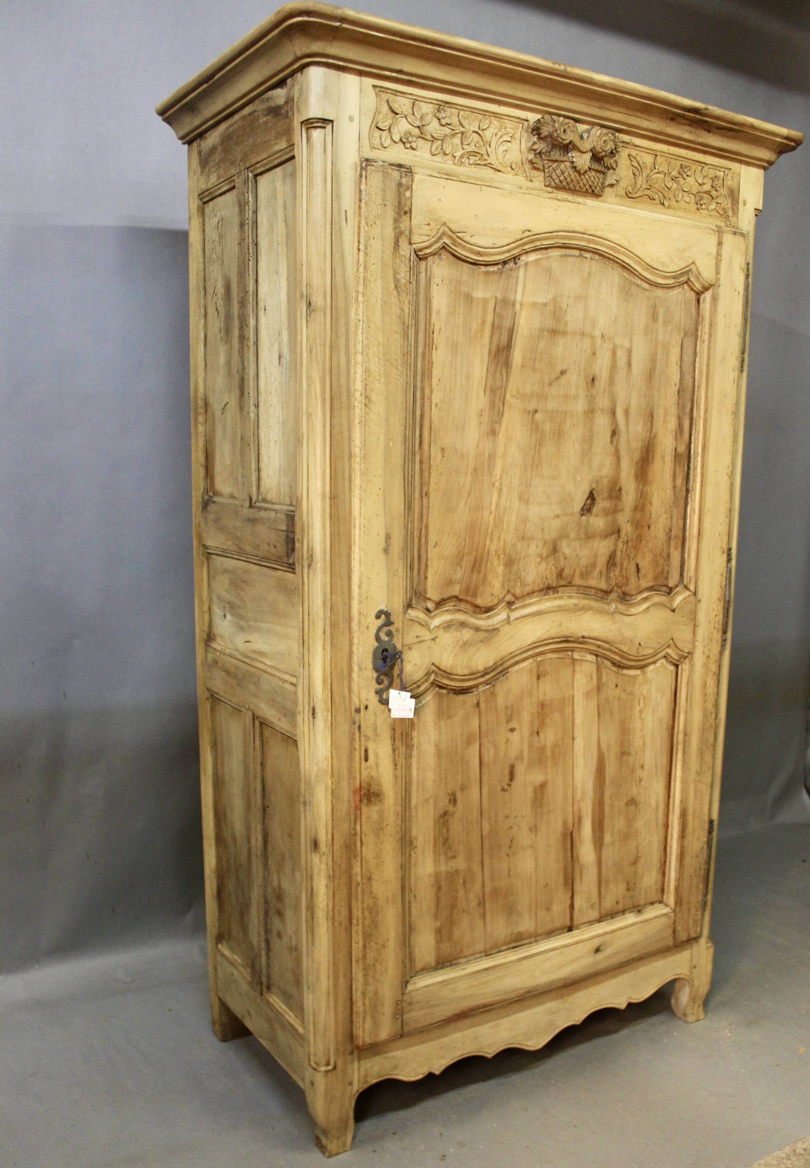 18th louis xv bonnetière in walnut