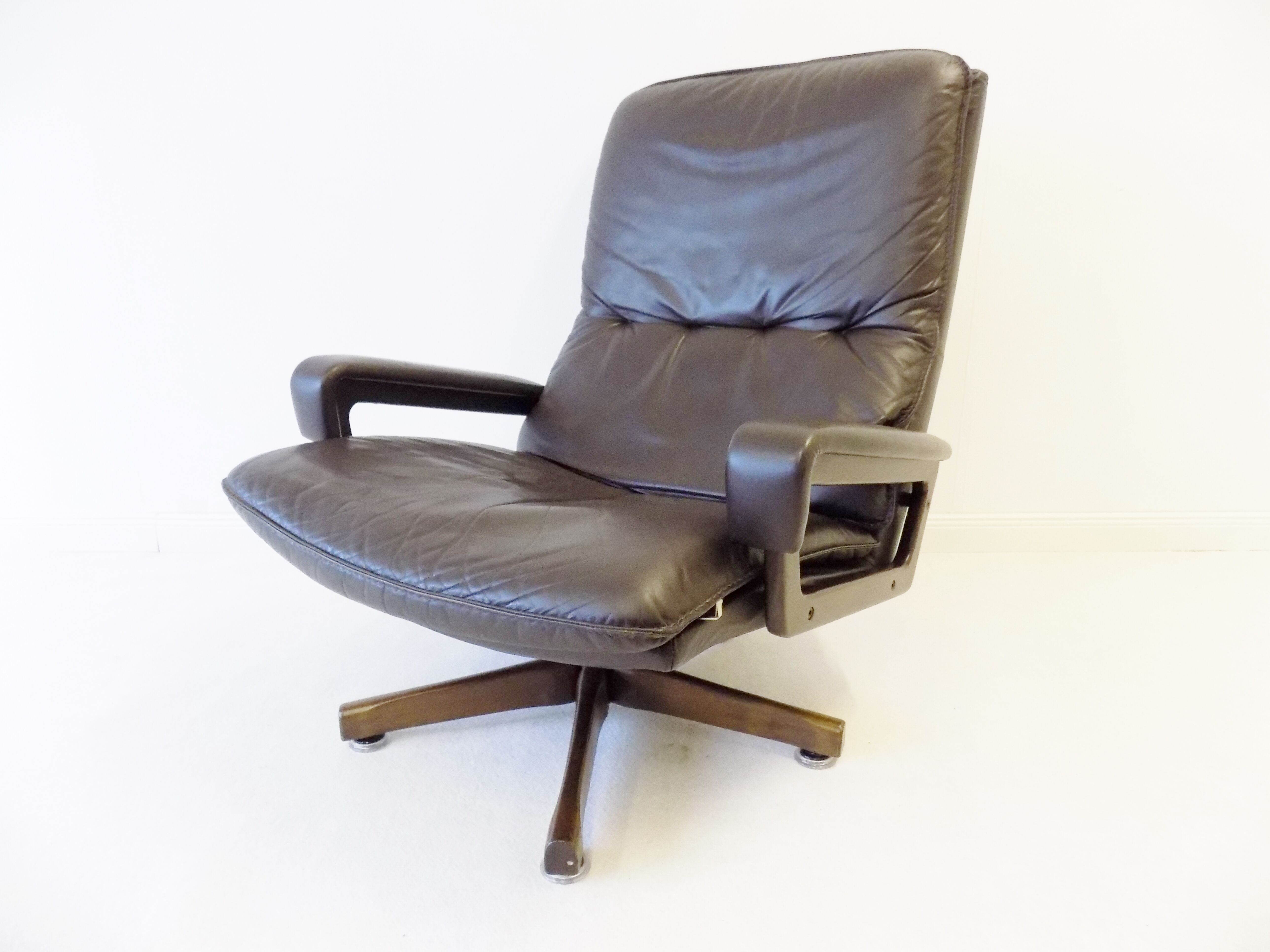 Strässel King chair brown leather armchair by Andre Vandenbeuck for WK