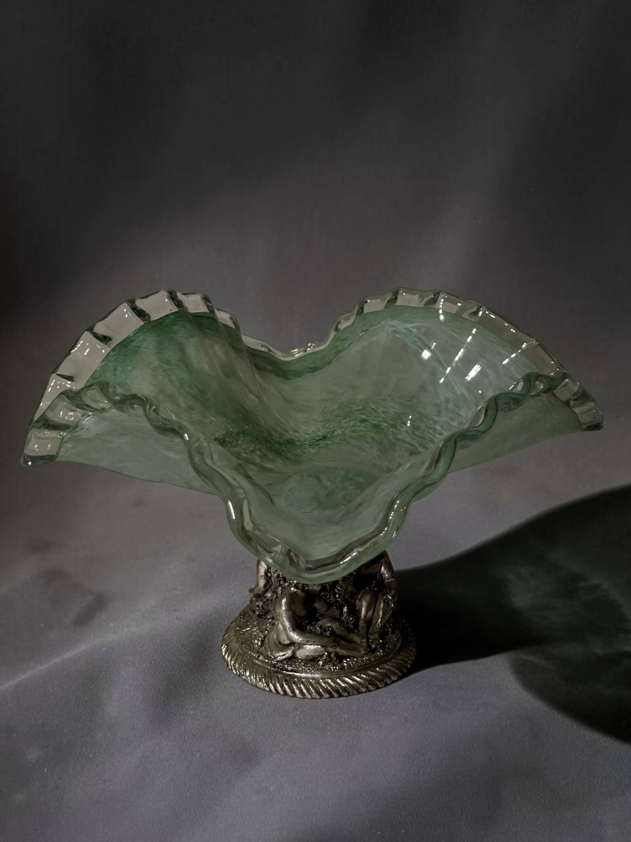 Centrepiece bowl LA MERIDIANA in blown glass on a silver pedestal.