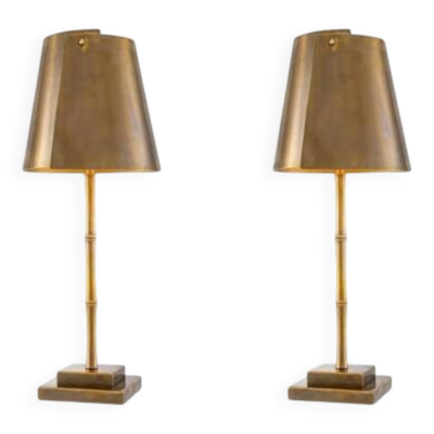 Paire de lampes de table en laiton patiné avec décoration bambou.