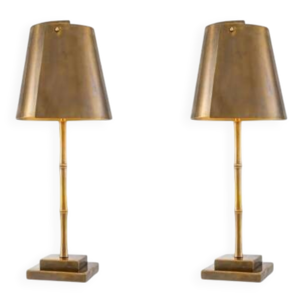 Paire de lampes de table en laiton patiné avec décoration bambou.