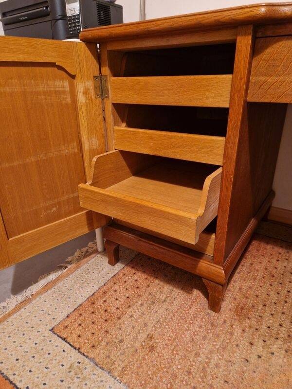 Bureau ancien en bois massif
