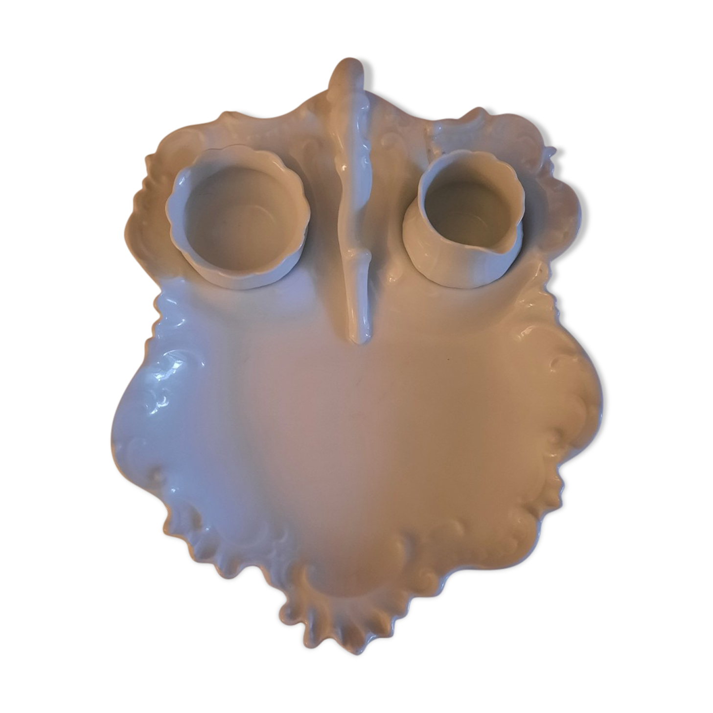 Elegant strawberry display Giraud Limoges 28 x 23 with its sugar bowl and jar of cream