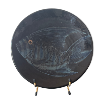 Ceramic fish plate